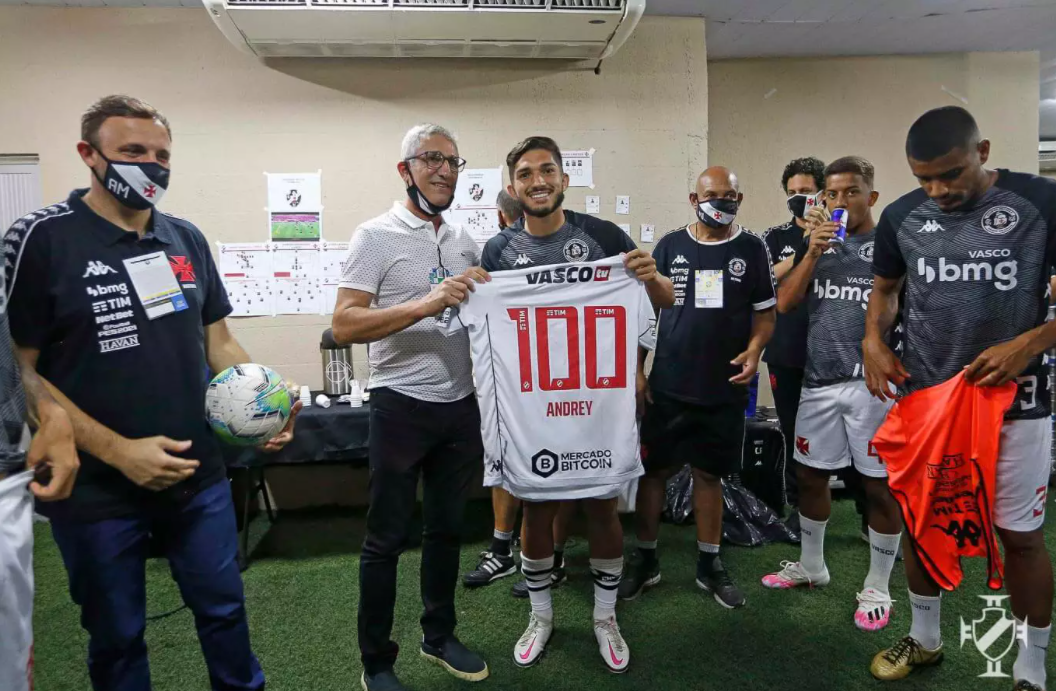 Andrey completou 100 jogos com a camisa do Vasco contra o Sport: ‘Muito feliz’