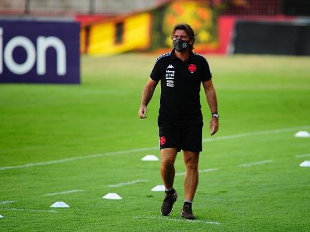 Novos casos de covid-19 e contaminação da comissão técnica preocupam o Vasco