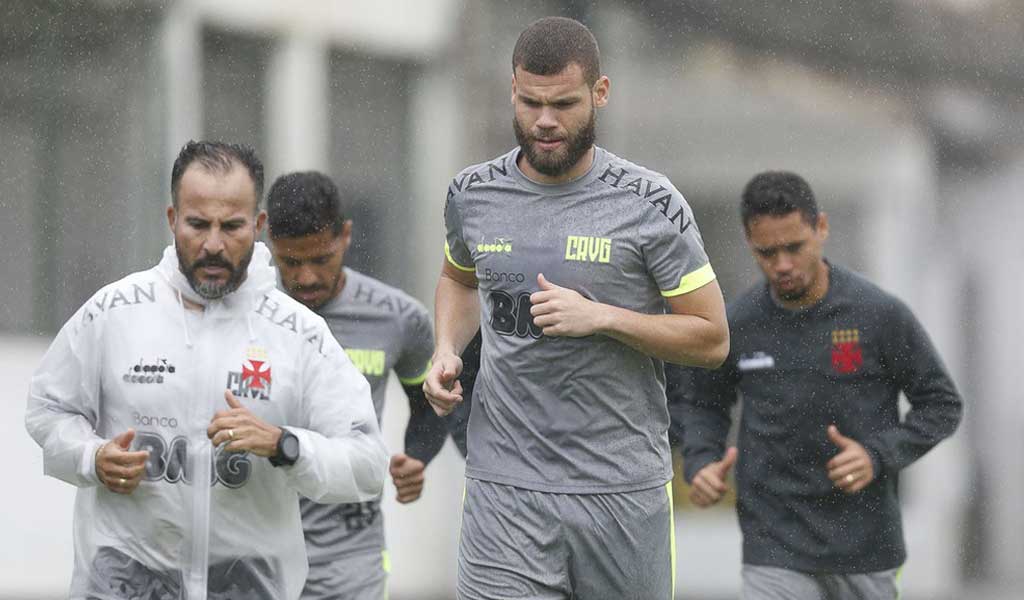 Dupla do Madureira deve ser a única a permanecer no Vasco na virada do ano