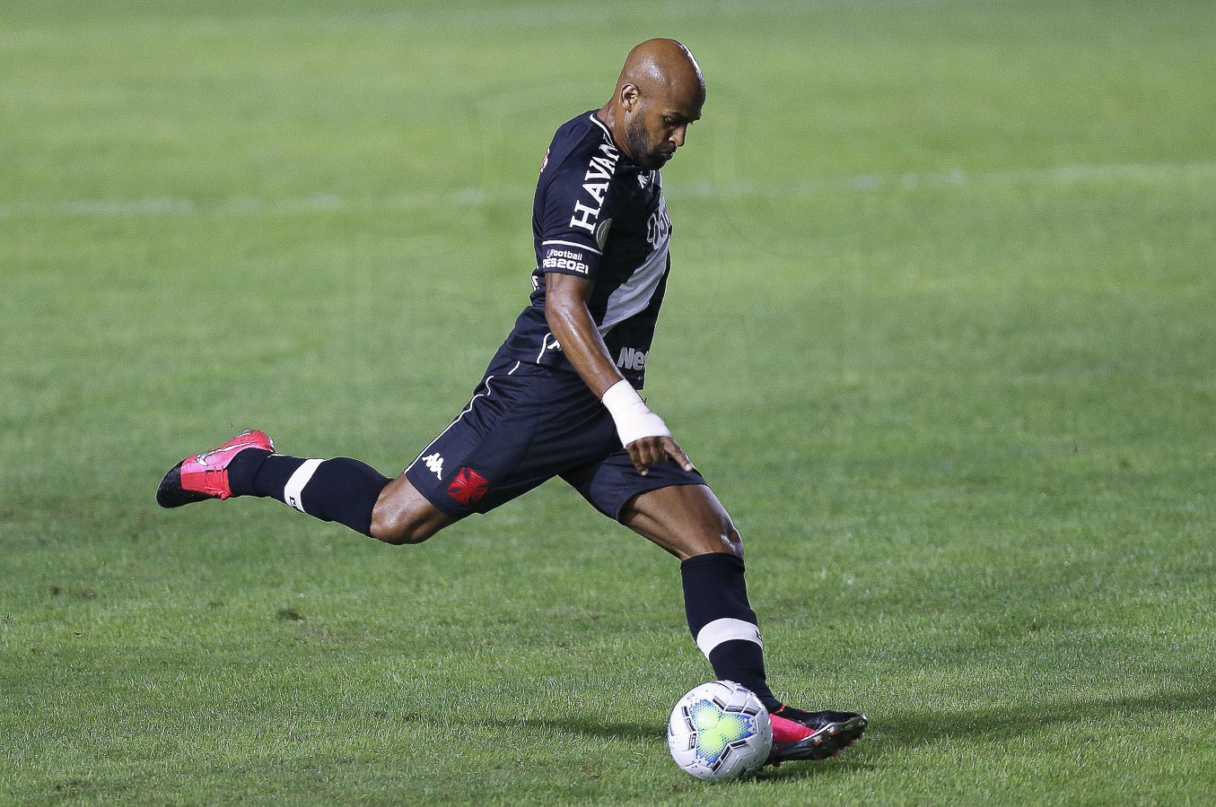 Seis jogadores estão próximos de deixar o Vasco nos próximos dias; confira nomes