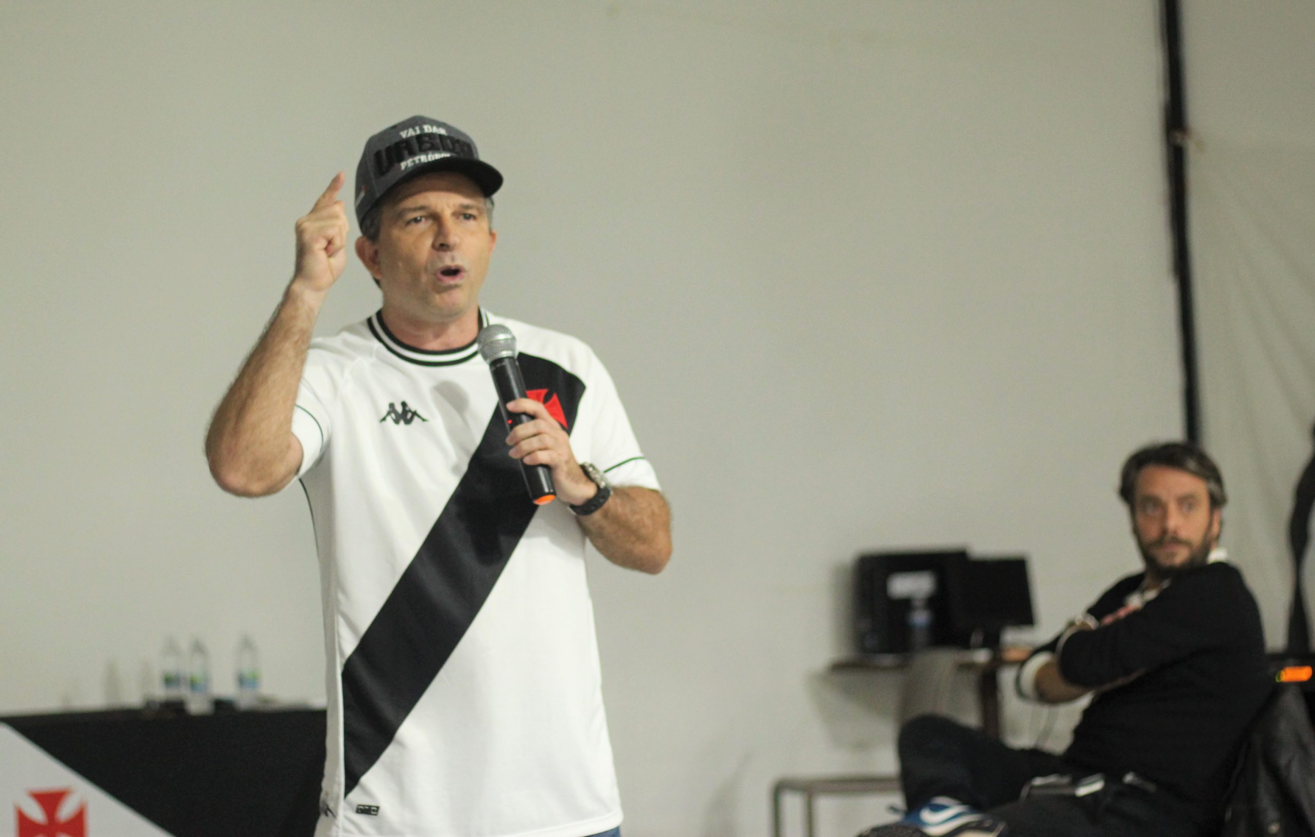 Leven Siano descumpre promessa e deve seguir tentando ser presidente do Vasco