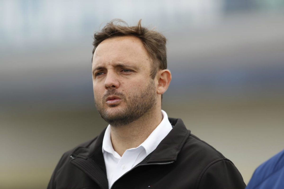 Nova diretoria ainda não entrou em contato com Mazzuco; executivo pegou identificação com o Vasco e está a disposição para permanecer no clube