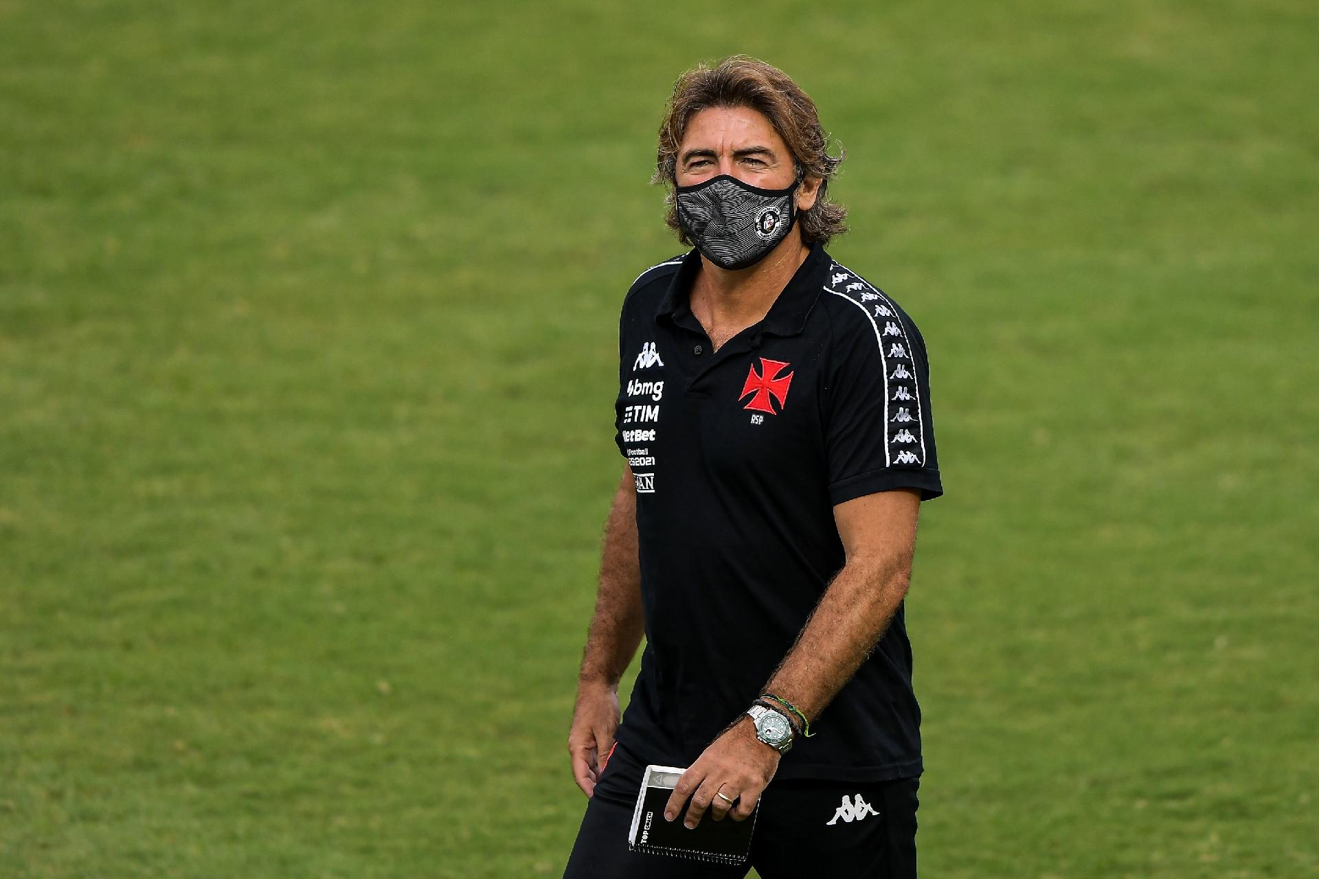 Oficial: com algumas novidades, Sá Pinto confirma a escalação do Vasco para enfrentar o Defensa Y Justicia, pela Copa Sul-Americana