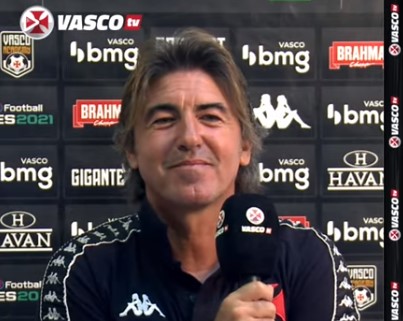 Sá Pinto comemora vitória do Vasco contra o Santos e se mostra aliviado: “Finalmente voltamos a ganhar”