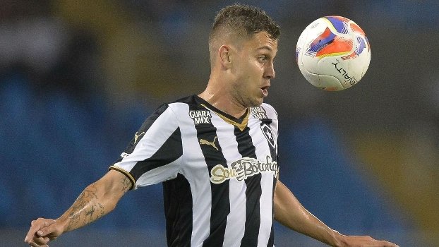 Meia Octávio Manteca, ex-Botafogo, deseja atuar no Cruzmaltino um dia: ”Tenho sonho de vestir a camisa do Vasco, acho a torcida muito fera”