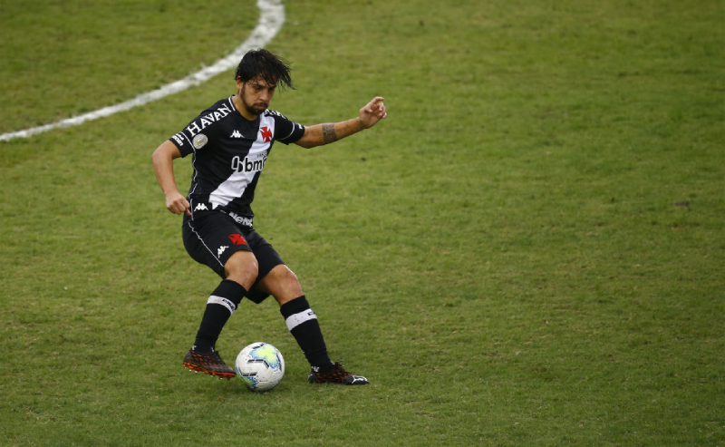 Reviravolta: Indepediente aceita prorrogar empréstimo de Benítez e camisa 10 deve voltar para o Vasco; clubes negociam valores