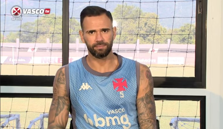 Leandro Castan recebe sondagens e pode deixar o Vasco