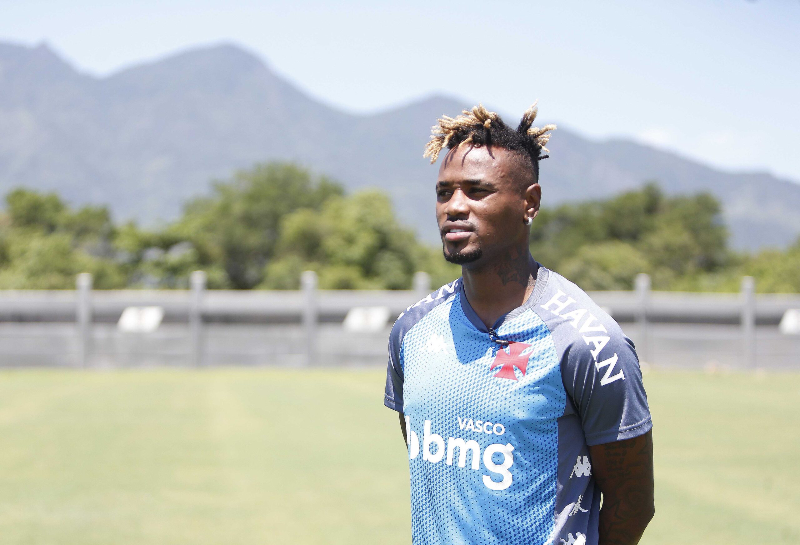 Atacante do Vasco chega no Rio depois de 5 dias e será punido pela diretoria