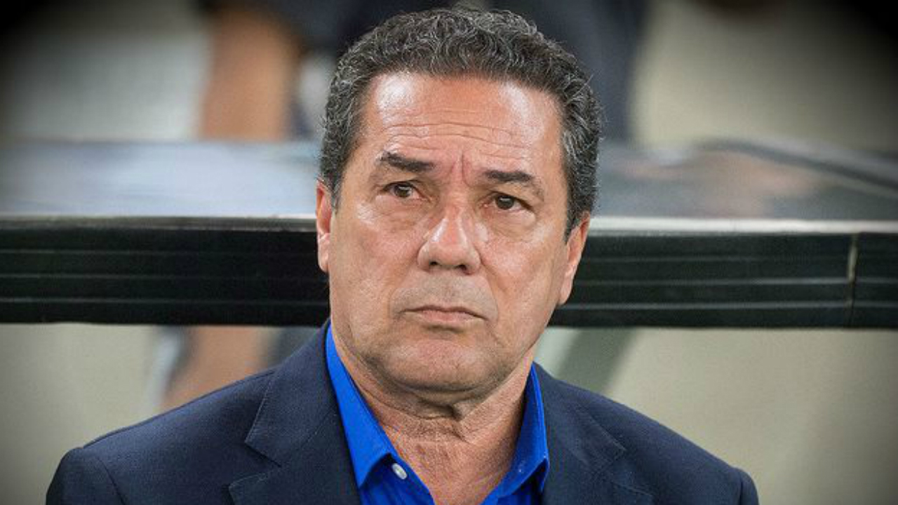 Com passagens por muitos clubes e tendo sido treinado por diversos técnicos, Alecsandro enaltece Luxa: ”Um dos melhores que já trabalhei”