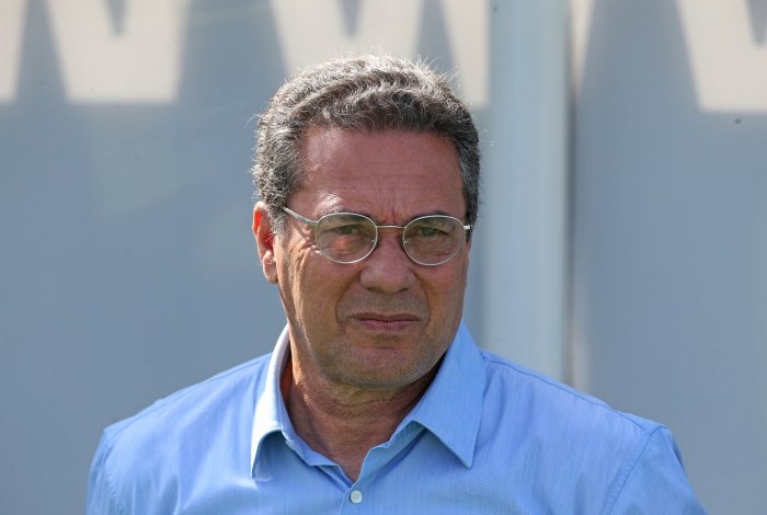 Oficial: Vasco divulga escalação com mudanças importantes de Luxa no time titular