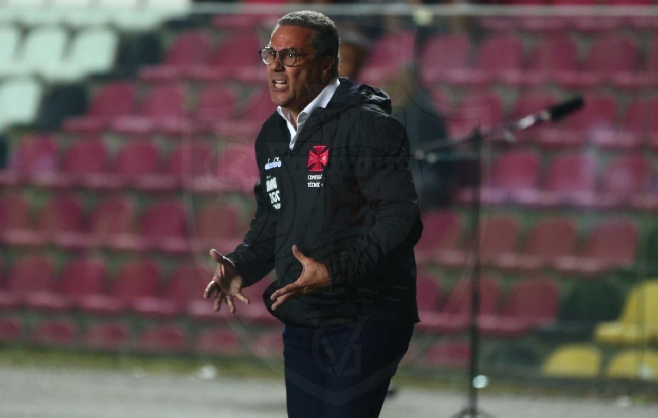 Vasco é dominado pelo Bragantino, perde por 4 a 1 e se complica no Brasileirão