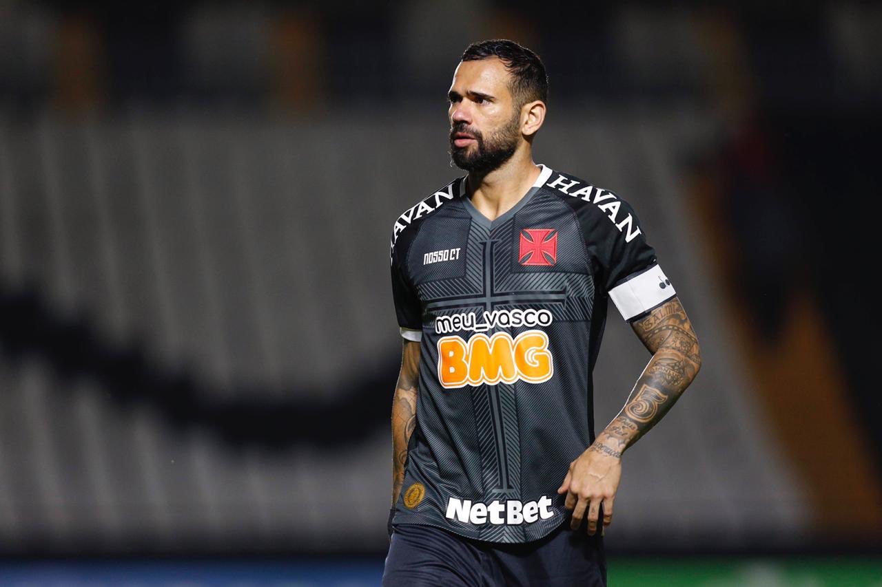 Capitão do Vasco, Castan pede desculpas e fala em futuro incerto no Clube