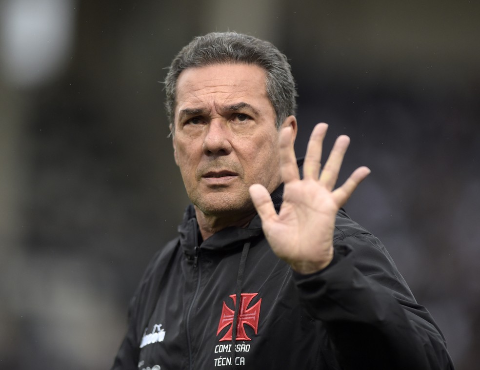 Luxemburgo explica mal-entendido de entrevista e afirma: ”O Vasco não pode se sentir menor que o Flamengo nunca”