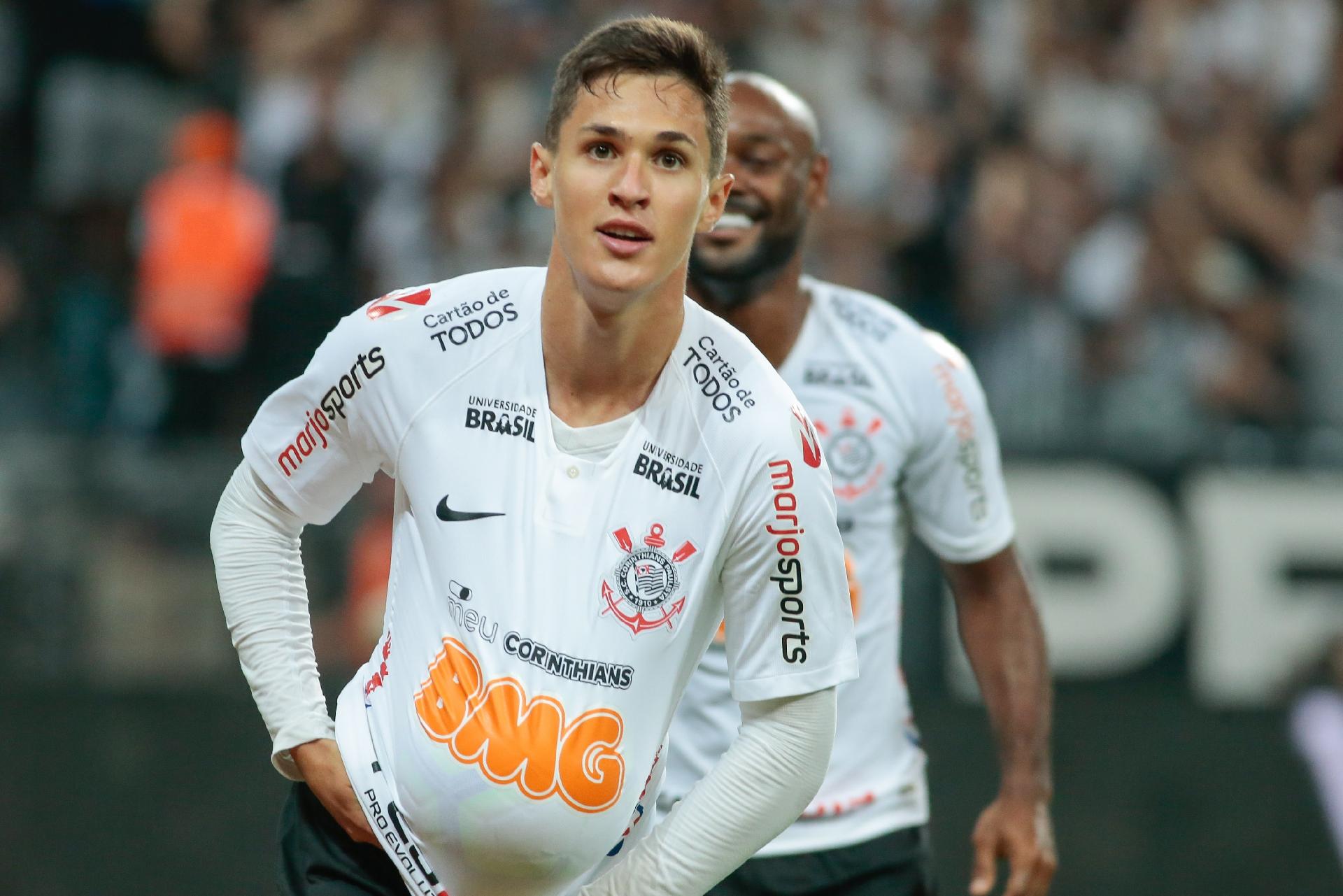 Corinthians recebe oferta e pode vender Mateus Vital; Vasco monitora situação
