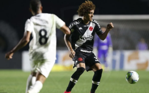 Neto Borges reclama do VAR