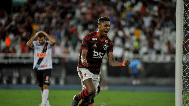Jogando muito mal, Vasco perde para o Flamengo no Campeonato Brasileiro
