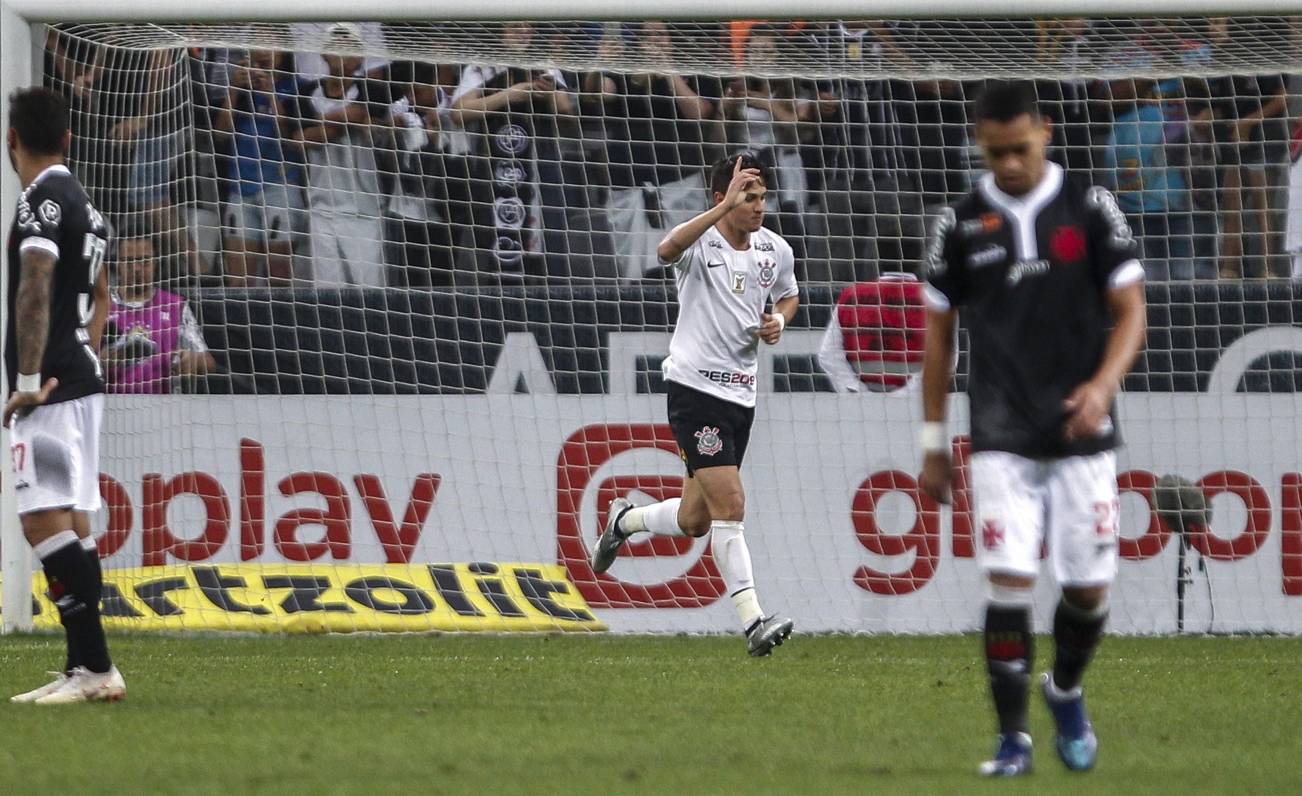 Tabu pode ser mais uma pressão pro Vasco contra o Corinthians.