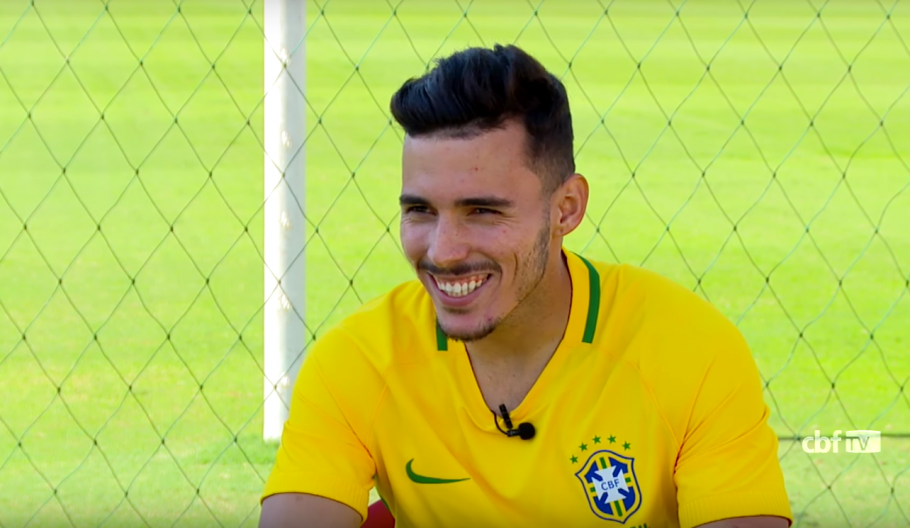 Vasco anuncia a contratação do lateral campeão olímpico Zeca