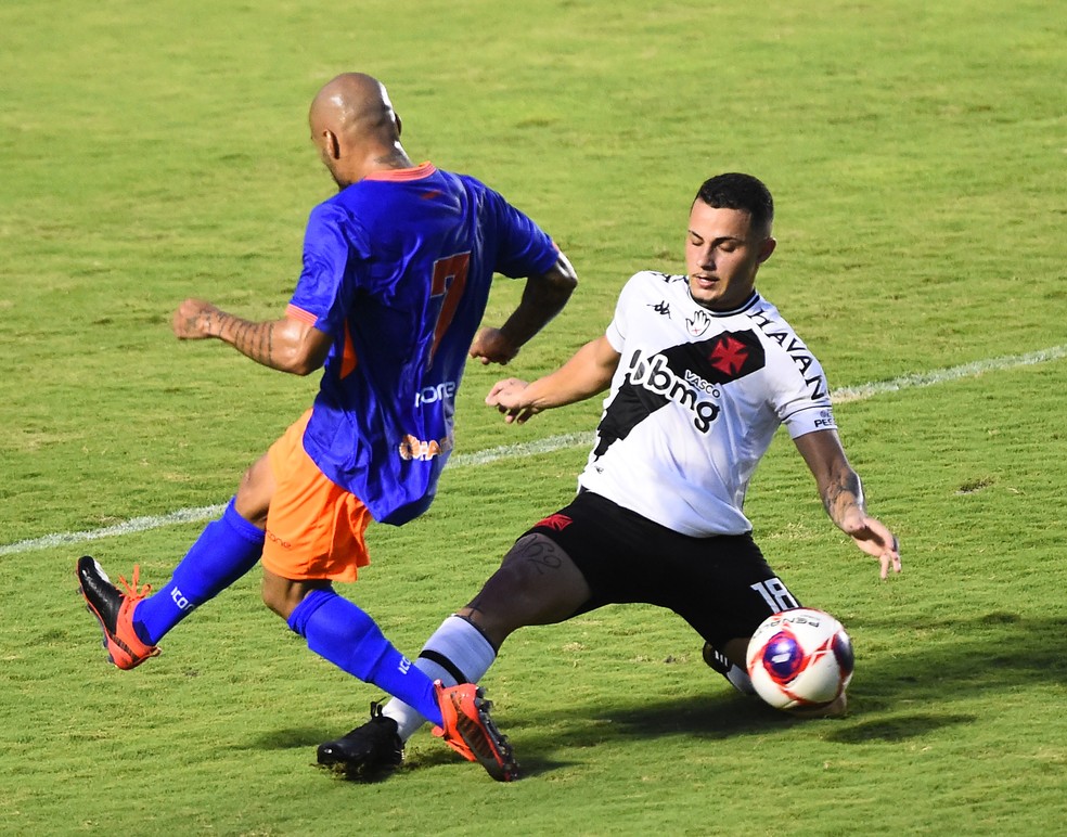 Bruno Gomes liga alerta após terceiro jogo sem vencer: ”Temos que começar abrir o olho”
