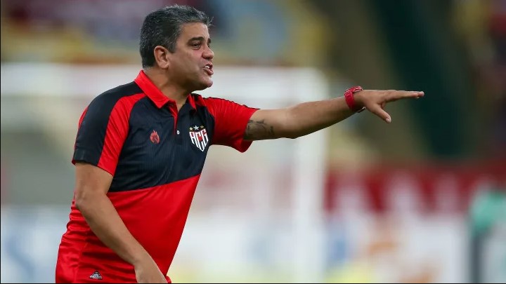 Jogo posicional e mudança de estilo: o que esperar de Marcelo Cabo no Vasco