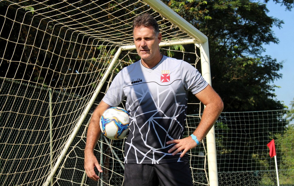 Marcelo Cabo terá outro preparador de goleiros e Carlos Germano deixa o Vasco