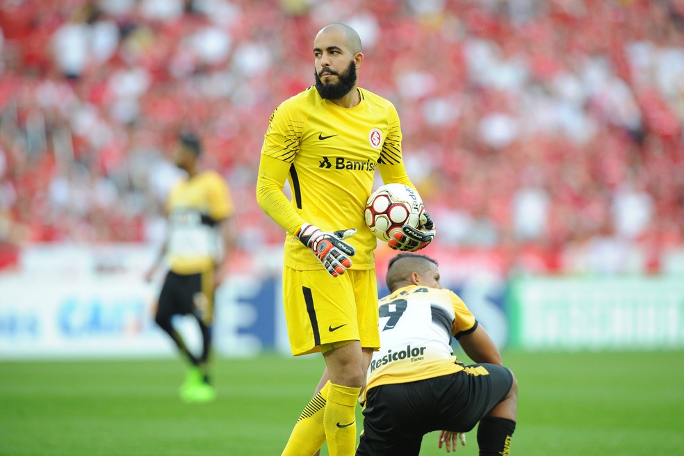Empresário de Danilo Fernandes, goleiro do Internacional, comenta especulações sobre o Vasco