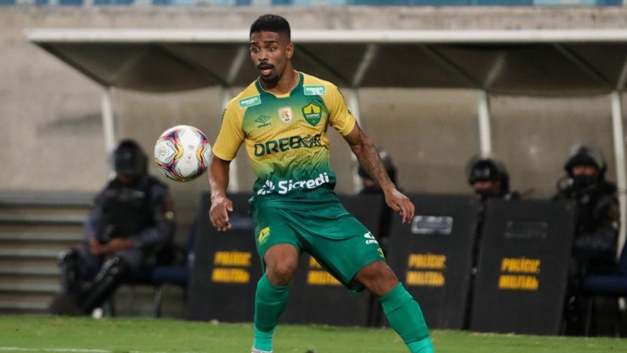 Vasco tem interesse em lateral direito Hayner, destaque da Série B pelo Cuiabá