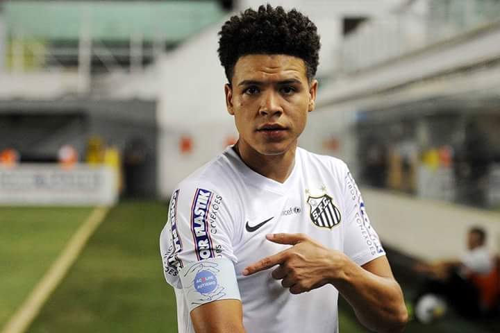 Oficial: Vasco acerta as contratações do zagueiro Ernando e do meia Marquinhos Gabriel