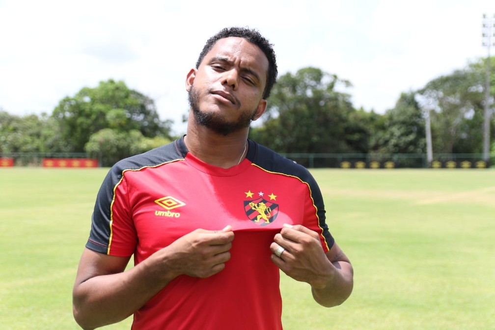 Empresário de Rithely comenta sondagem do Vasco pelo atleta, que já trabalhou com Marcelo Cabo