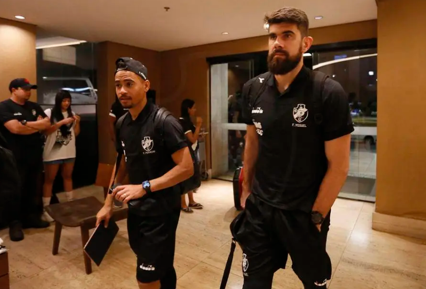 Yago Pikachu e Fernando Miguel se despedem do Vasco