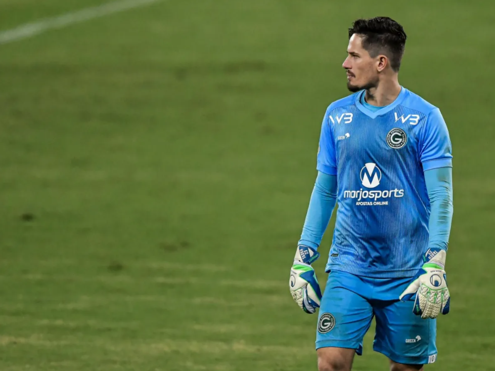 Dirigente do Goiás ironiza sondagem do Vasco: ”Não pagou nada do Sidão e vai querer o Tadeu?”