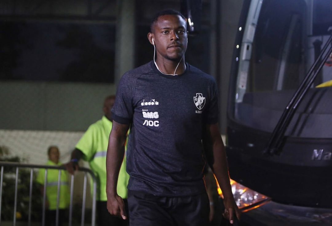 Zagueiro Ulisses assume erro no lance do gol do Volta Redonda e recebe apoio dos jogadores