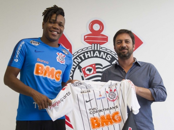 Volante Matheus Jesus, do Corinthians, é oferecido ao Vasco