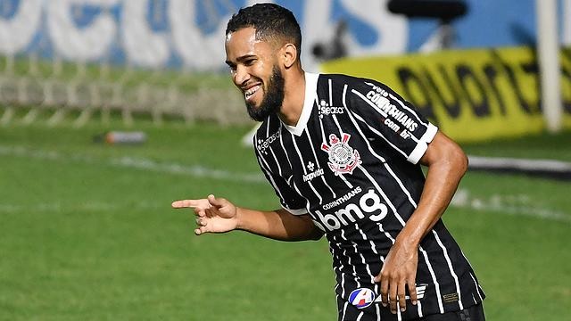 Empresário do Everaldo confirma interesse do Vasco: “Entrou em contato direto com o Corinthians, mas não chegaram a um acordo”