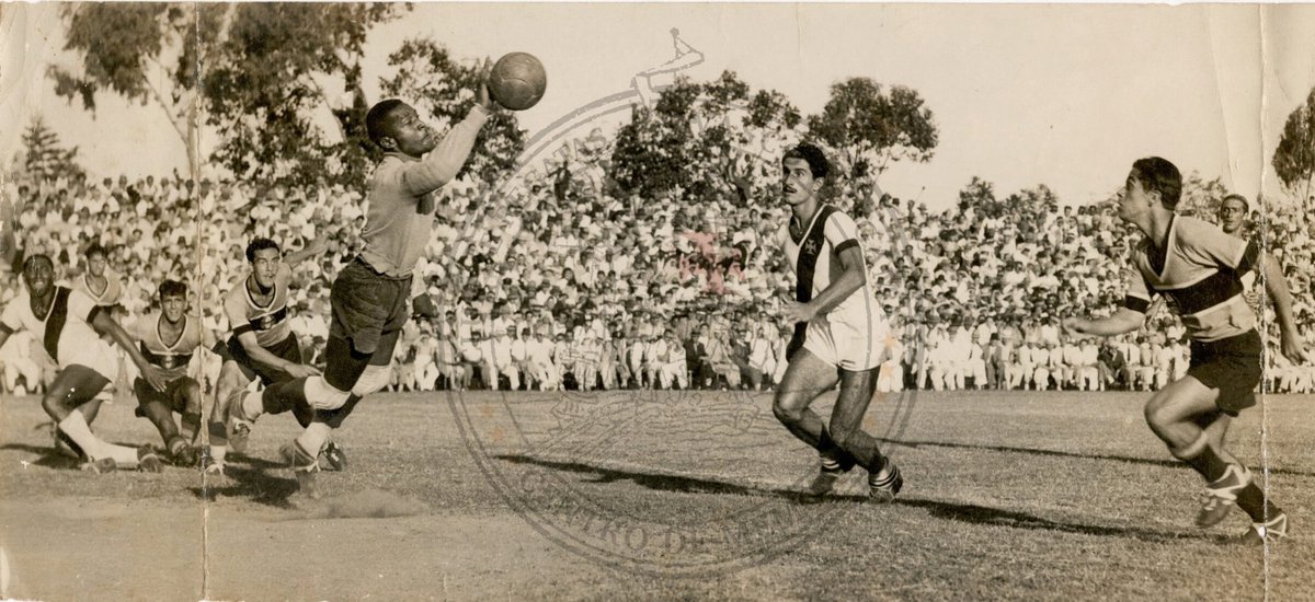 Vascaínos celebram os 76 anos da estreia de Barbosa pelo clube