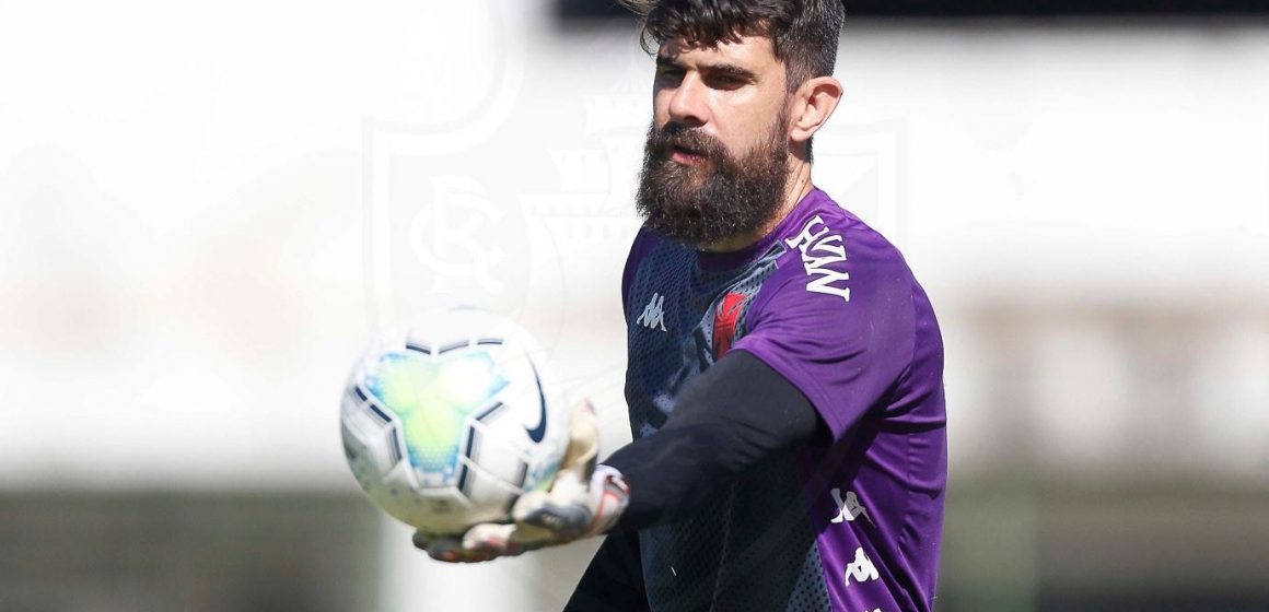 Vasco empresta Fernando Miguel ao Atlético-GO