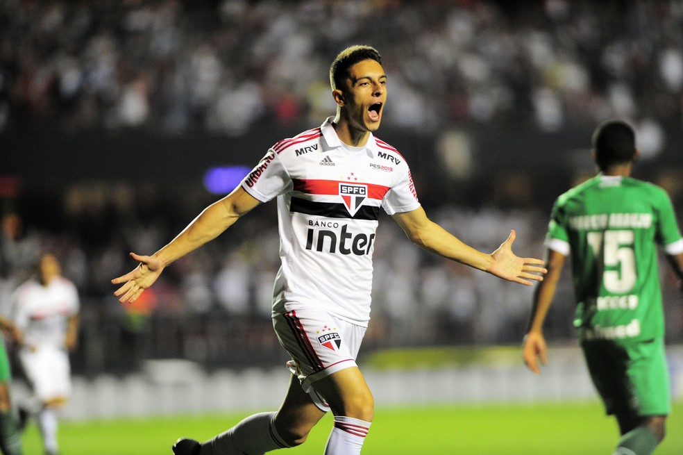 Shaylon recusa Goiás e está perto de fechar com o Vasco