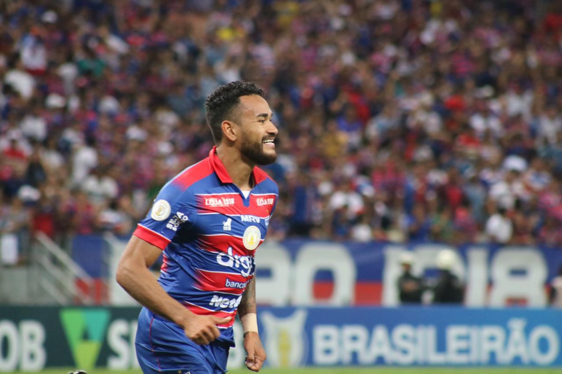 Especulado no Vasco, empresário de zagueiro Jackson nega contato