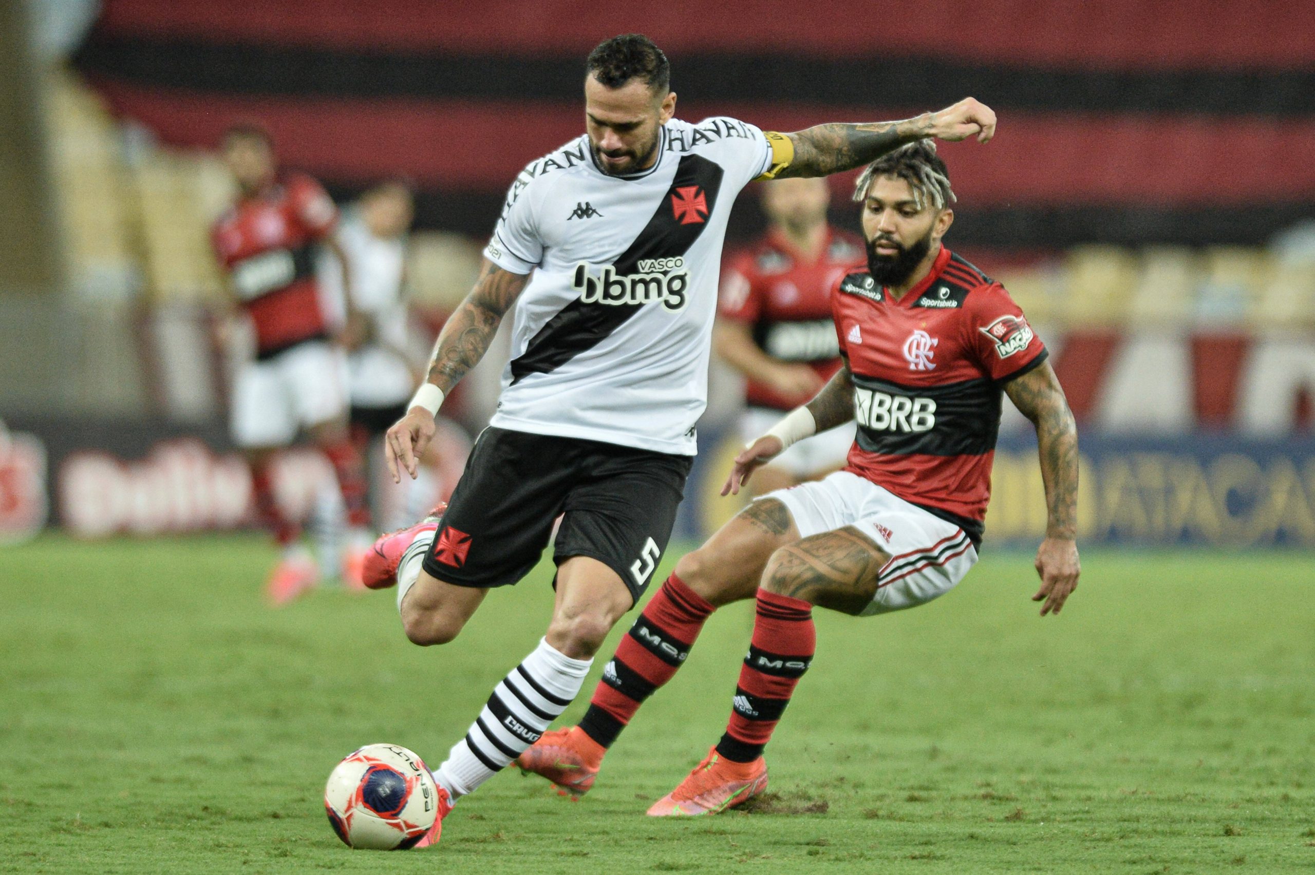 Leandro Castan revela que já acertou redução salarial para continuar no Vasco