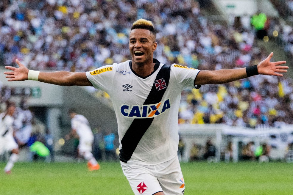 Aceitaria? Em rede social, atacante Rafael Silva se coloca à disposição para voltar ao Vasco: ”Jogo até de graça”