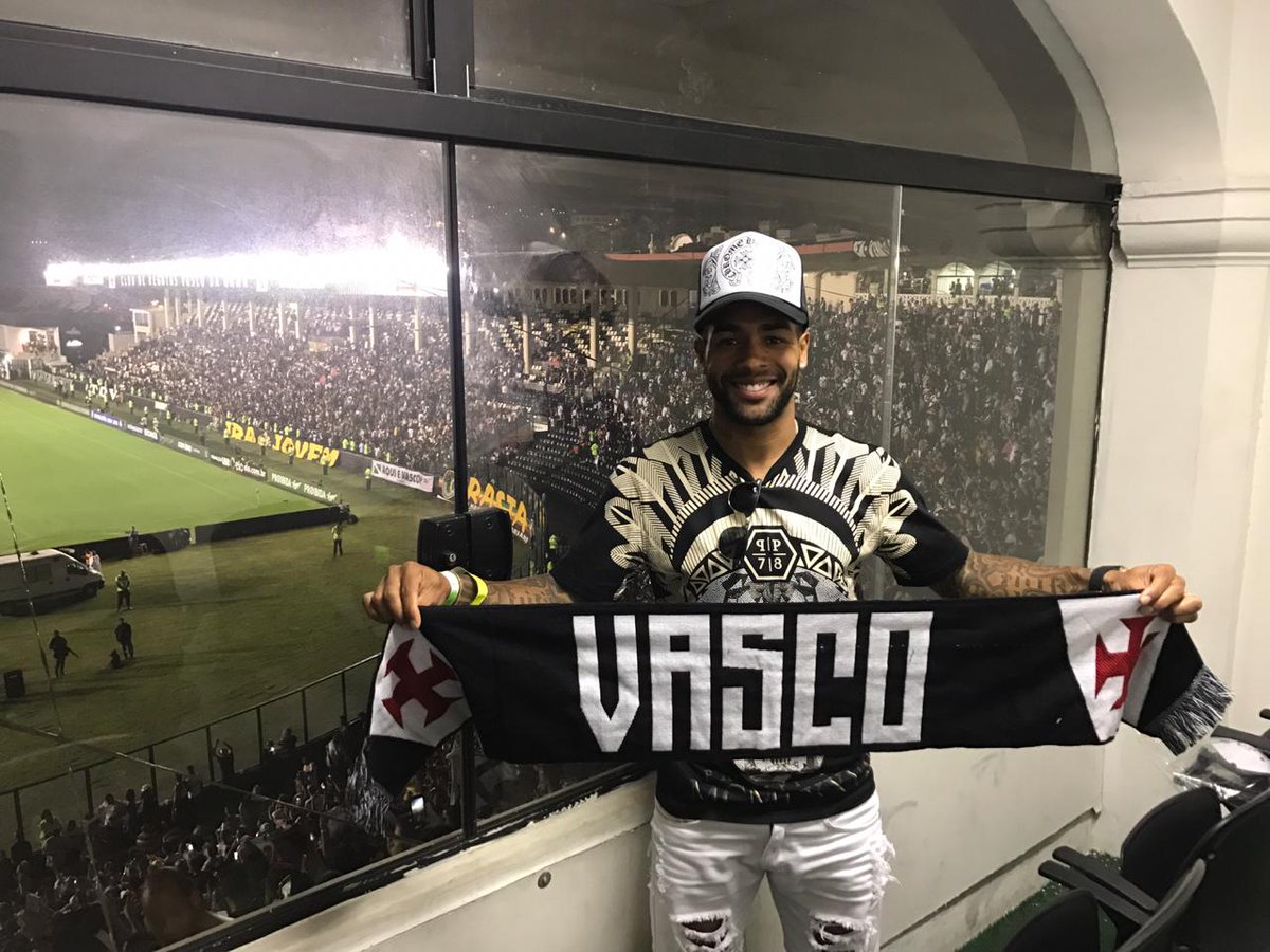 Torcida vascaína faz campanha para o clube contratar o atacante Alex Teixeira