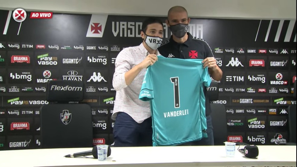 Vanderlei é apresentado no Vasco e destaca dificuldade dos adversários enfrentarem o Clube em seu estádio: ”Sempre foi difícil jogar aqui em São Januário”