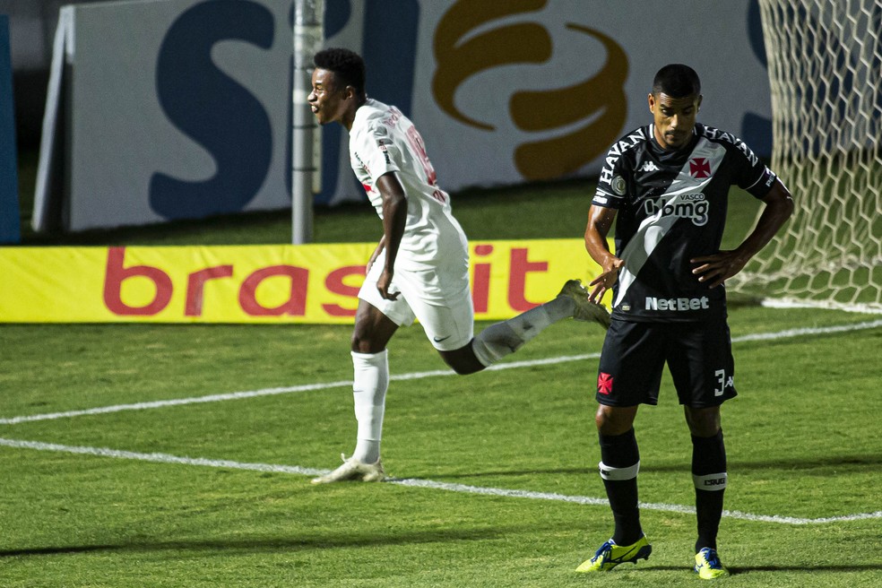 Setor defensivo continua sendo uma peneira: Vasco sofreu gols em todos jogos da temporada 2021