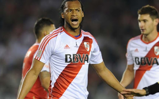 Escolhido um dos melhores zagueiros da América em 2016, zagueiro Arturo Mina está no radar do Vasco