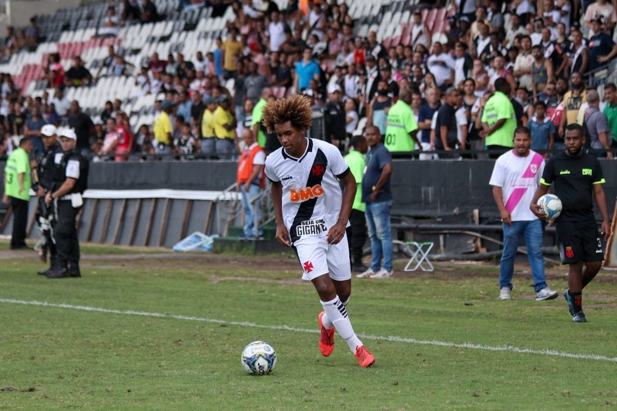 Vasco tenta renovação de contrato do jogador MT