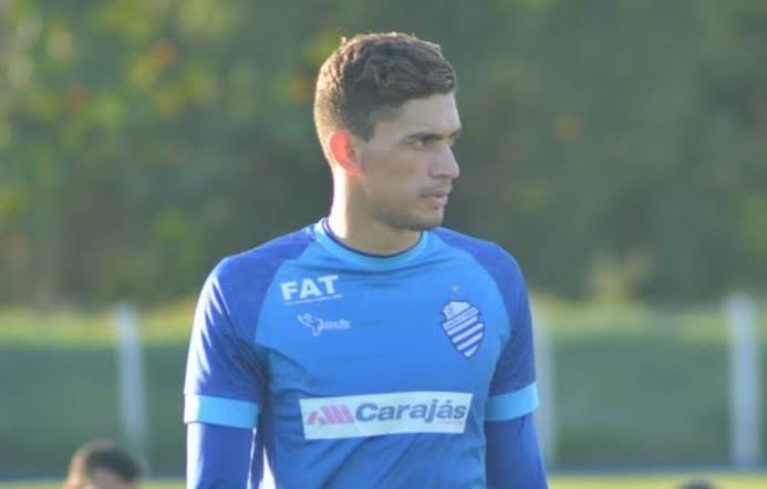 Vasco estaria interessado no zagueiro Lucas Dias; confira lances do atleta do São Caetano