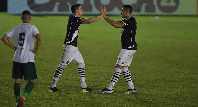 Autor do gol de empate, Gabriel Pec lamenta: “Trocaria o gol pela vitória”