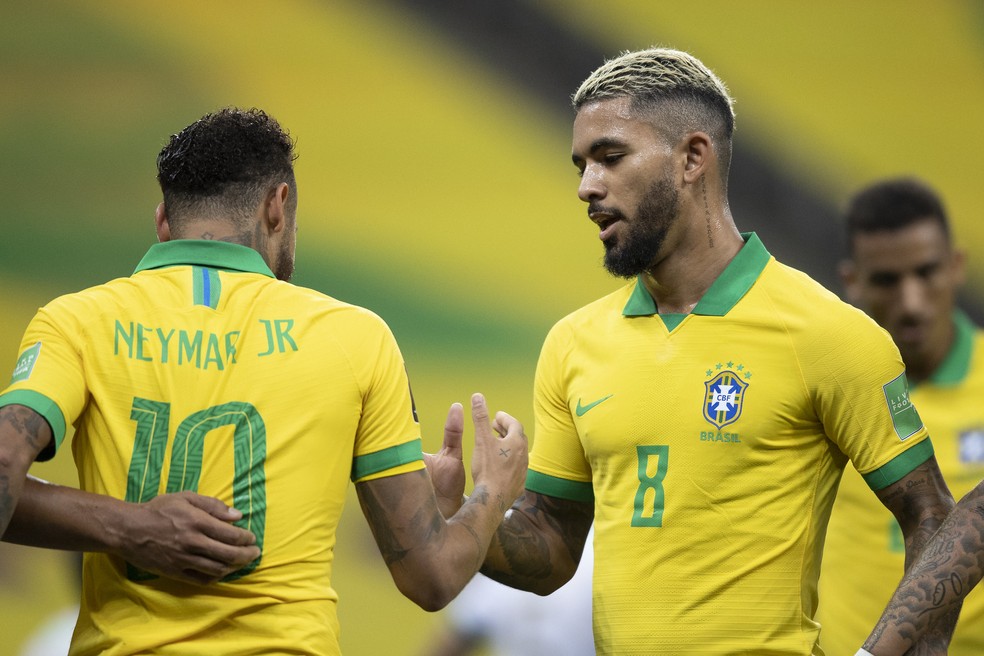 Revelado pelo Vasco, Douglas Luiz é convocado para Seleção principal para as Eliminatórias Sulamericanas