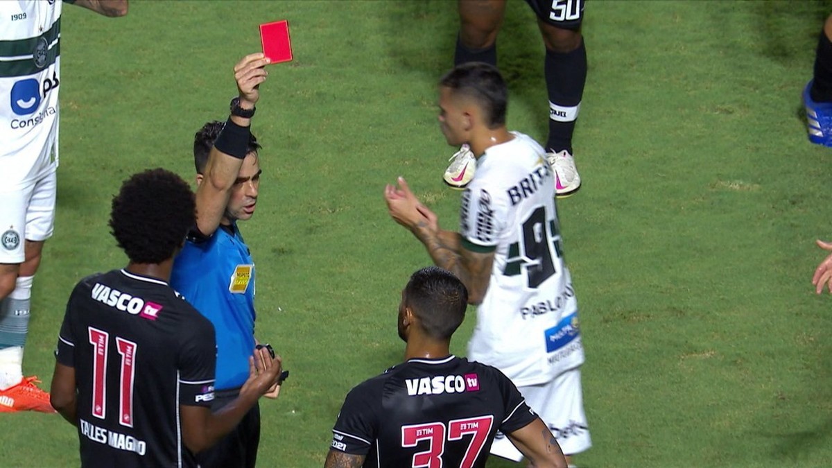 Recém contratado, Sarrafiore foi protagonista em lance polêmico contra o Vasco