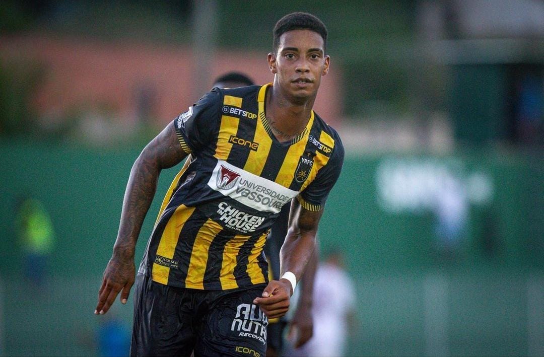 Destaque do Carioca, Alef Manga acerta com o Goiás e será adversário do Vasco na série B